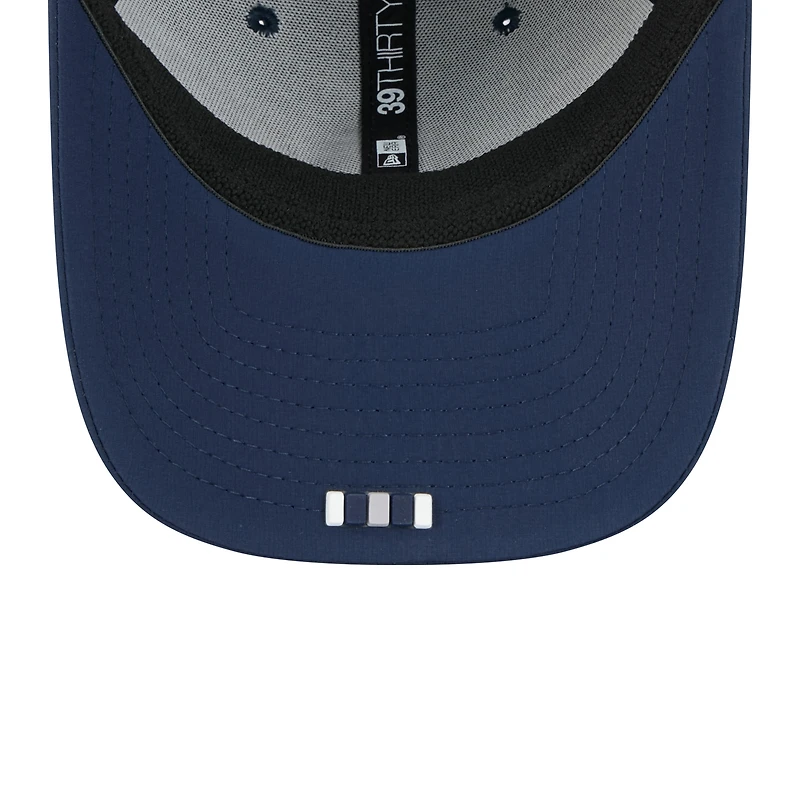 Casquette 39THIRTY Flex Sideline 2025 bleu marine des Cowboys de Dallas New Era pour homme