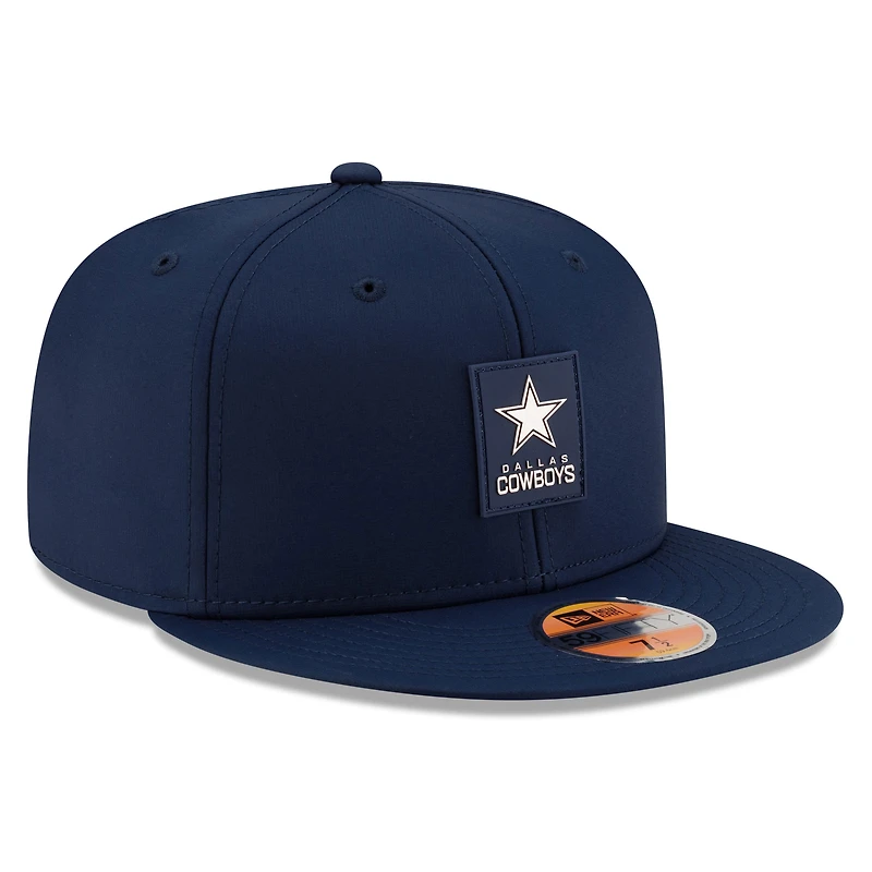 Casquette ajustée 59FIFTY Sideline 2025 bleu marine des Cowboys de Dallas New Era pour homme