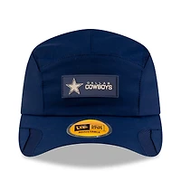 Casquette ajustable Sideline Runner 2025 bleu marine New Era pour homme des Cowboys de Dallas