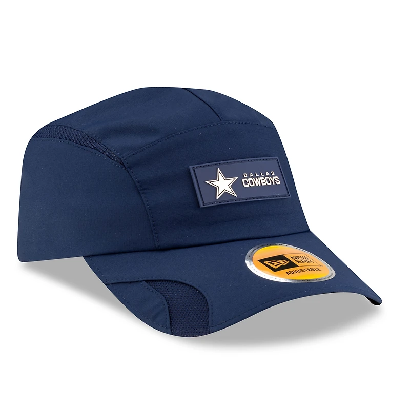 Casquette ajustable Sideline Runner 2025 bleu marine New Era pour homme des Cowboys de Dallas