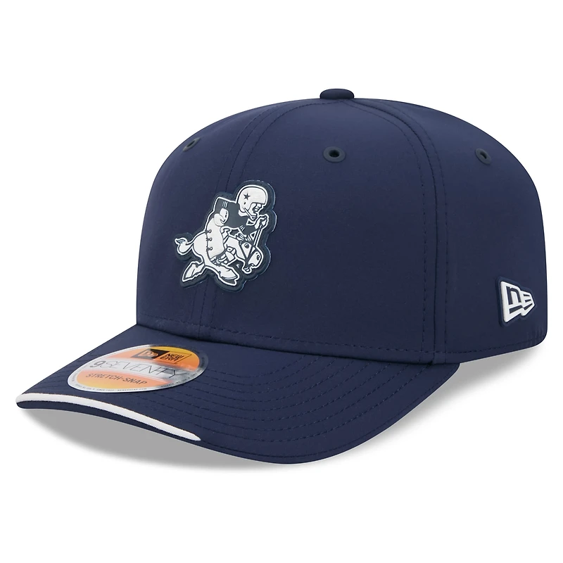 Casquette ajustable New Era Dallas Cowboys 2026 Sideline Throwback 9SEVENTY bleu marine pour homme