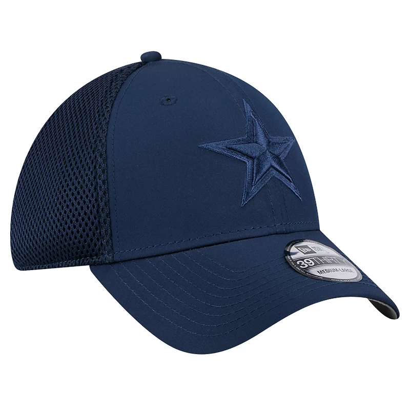 Casquette flexible 39THIRTY Active Team Tone des Dallas Cowboys New Era pour hommes, bleu marine