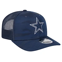 Casquette ajustable extensible à boutons-pression Dallas Cowboys Adventure Camo Trucker 9SEVENTY de New Era pour homme