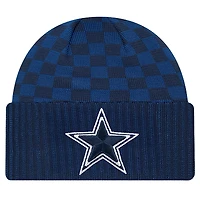 Bonnet en tricot à revers à carreaux bleu marine Dallas Cowboys New Era pour homme