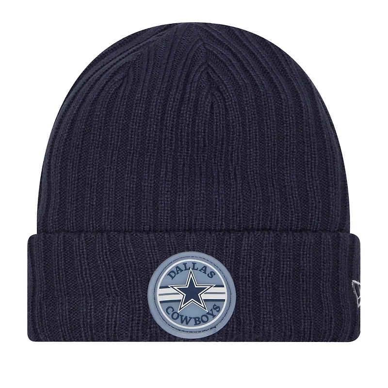 Bonnet tricoté à revers bleu marine Dallas Cowboys Sport Night de New Era pour homme