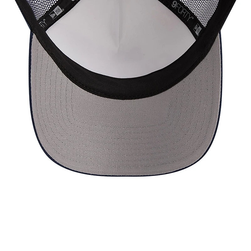 NWC COW NAVY NWC FW23 NFL HOMME STACKER 940 TRUCKER HATMENSTC