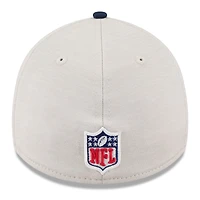 Casquette flexible 39THIRTY Dallas Cowboys 2024 Sideline Historic New Era pour hommes, pierre/bleu marine