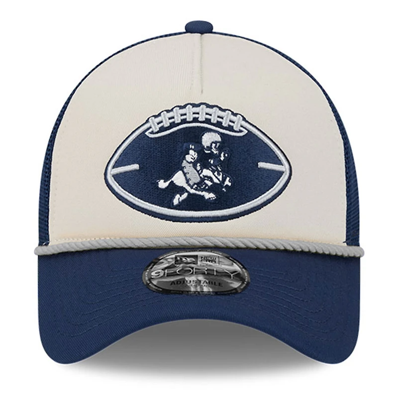 Casquette réglable de camionneur A-Frame New Era Stone/Navy Dallas Cowboys 2024 Sideline Historic 9FORTY pour hommes