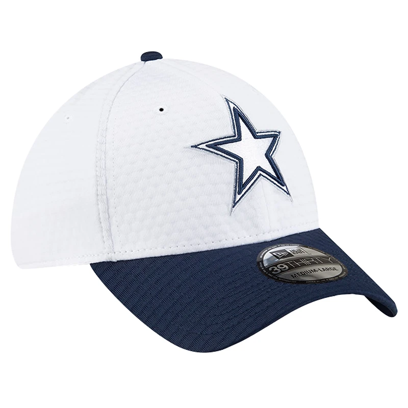Casquette flexible 39THIRTY New Era pour hommes, blanc/bleu marine, Dallas Cowboys 2024 NFL Training Camp