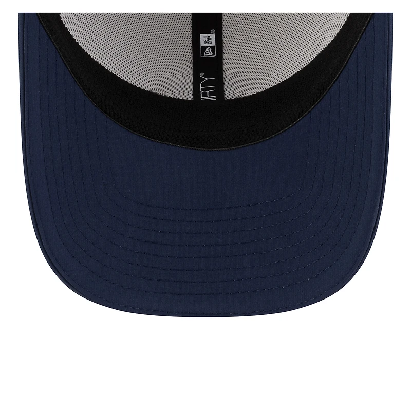 Casquette New Era 39THIRTY Flex blanche/bleu marine pour homme, camp d'entraînement NFL 2025 des Cowboys de Dallas