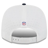 Casquette ajustable 9SEVENTY New Era blanche/bleu marine pour homme, camp d'entraînement NFL 2025 des Cowboys de Dallas