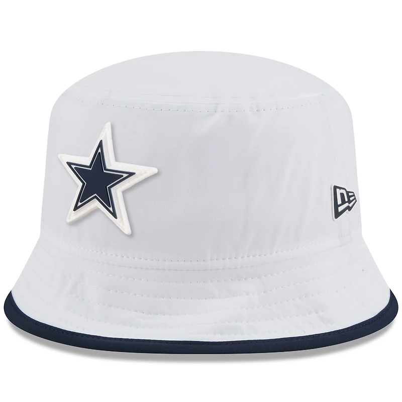 Bob New Era blanche extensible Dallas Cowboys 2025 NFL Training Camp pour homme