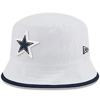 Bob New Era blanche extensible Dallas Cowboys 2025 NFL Training Camp pour homme