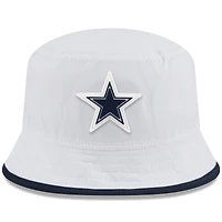 Bob New Era blanche extensible Dallas Cowboys 2025 NFL Training Camp pour homme