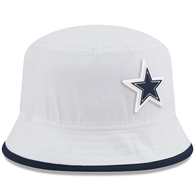Bob New Era blanche extensible Dallas Cowboys 2025 NFL Training Camp pour homme