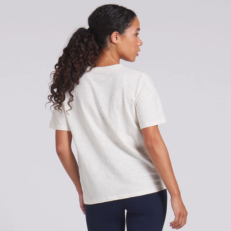 T-shirt boxy flammé Fanatics crème Dallas Cowboys pour femme