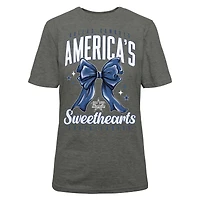 T-shirt gris pour femme avec nœud en cœur et motif pom-pom girls des Cowboys de Dallas