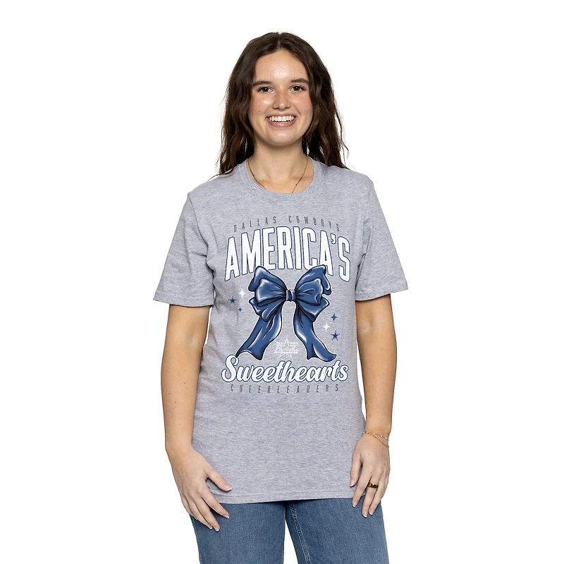 T-shirt gris pour femme avec nœud en cœur et motif pom-pom girls des Cowboys de Dallas