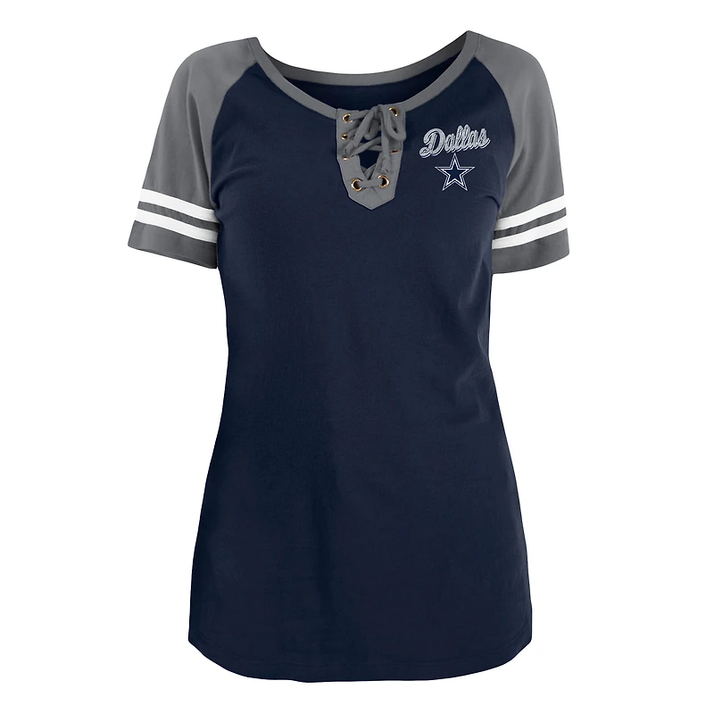 T-shirt raglan à lacets New Era bleu marine pour femme, logo des Dallas Cowboys.