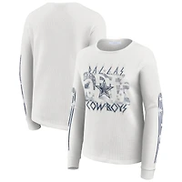 T-shirt blanc à manches longues et imprimé gaufré Dallas Cowboys pour femme WEAR by Erin Andrews