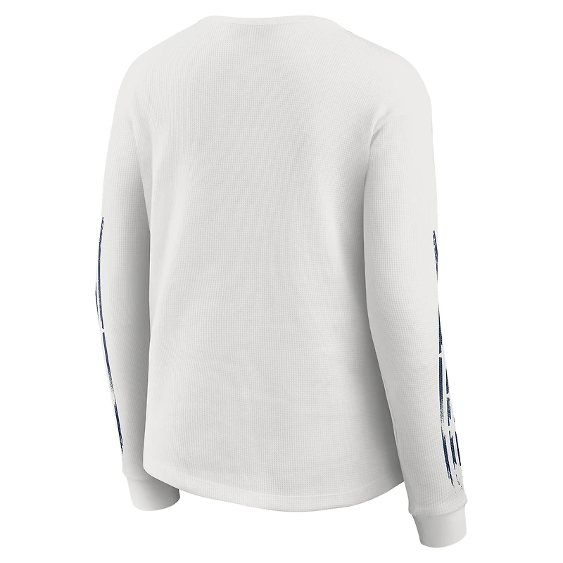 T-shirt blanc à manches longues et imprimé gaufré Dallas Cowboys pour femme WEAR by Erin Andrews