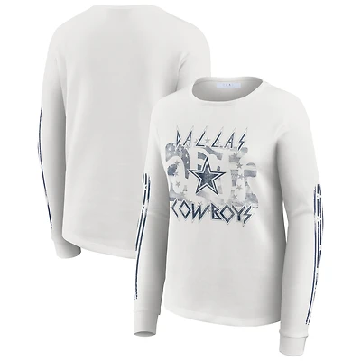 T-shirt blanc à manches longues et imprimé gaufré Dallas Cowboys pour femme WEAR by Erin Andrews