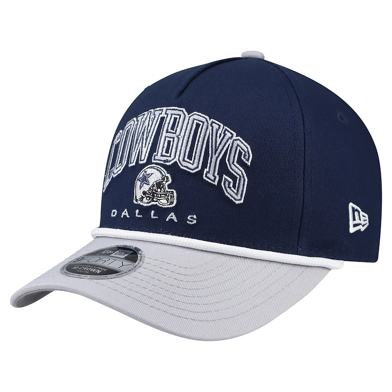Casquette ajustable en forme de A New Era bleu marine Dallas Cowboys Arch COOLERA 9FORTY pour jeune
