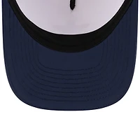 Casquette ajustable New Era 9FORTY A-Frame blanche/bleu marine pour jeune, camp d'entraînement NFL 2025 des Cowboys de Dallas