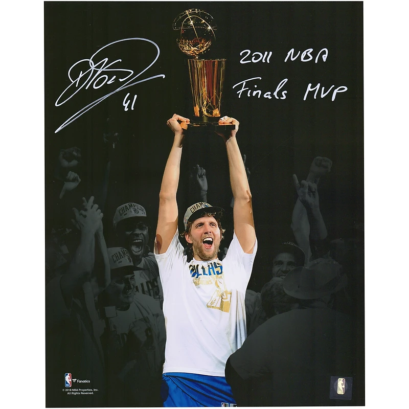 Photo dédicacée de Dirk Nowitzki (Dallas Mavericks) - 11 x 14 pouces) - Finales NBA 2011 - avec inscription « MVP des Finales NBA 2011 ».