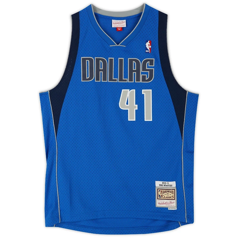 Maillot Swingman autographié Mitchell & Ness bleu 2010-2011 des Dallas Mavericks par Dirk Nowitzki