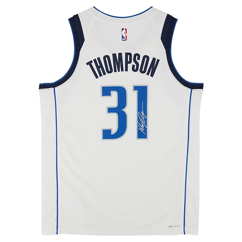 Maillot Swingman blanc dédicacé par Klay Thompson des Dallas Mavericks, édition Nike Association