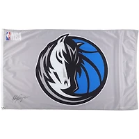 Drapeau Wincraft autographié par Klay Thompson des Dallas Mavericks (3' x 5") avec logo de l'équipe