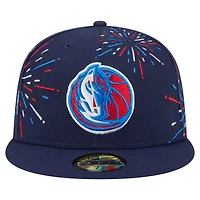 Casquette ajustée 59FIFTY Dallas Mavericks Americana Fireworks de New Era pour homme, bleu marine