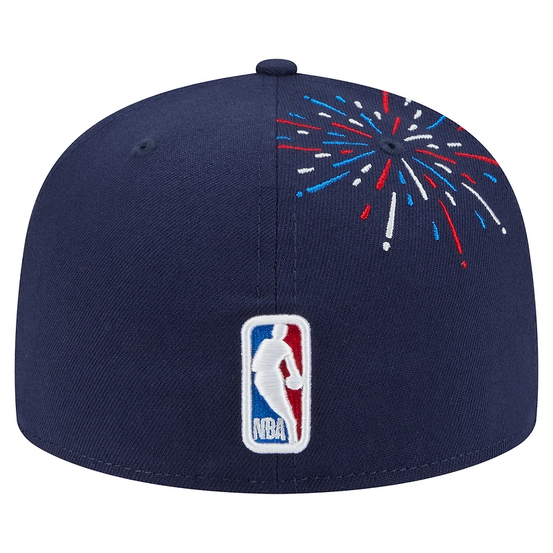 Casquette ajustée 59FIFTY Dallas Mavericks Americana Fireworks de New Era pour homme, bleu marine