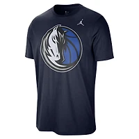 T-shirt Jordan Brand bleu marine Dallas Mavericks Statement Edition Essential pour homme