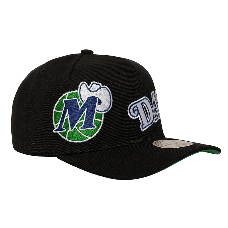 Casquette ajustable Mitchell & Ness noire Dallas Mavericks Busted Logo Wordmark Wrap Around Pro Pinch pour homme