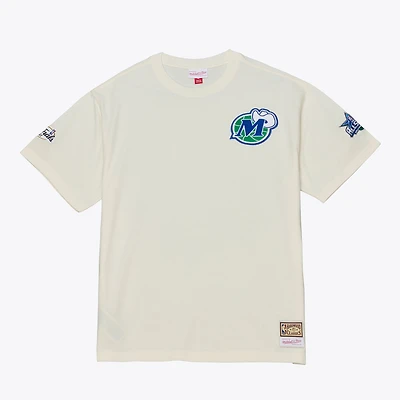 T-shirt premium Mitchell & Ness crème Dallas Mavericks Hardwood Classics à coutures chaîne pour homme