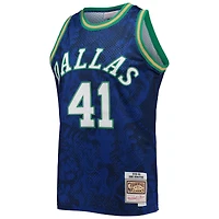 Maillot Swingman du Nouvel An lunaire Mitchell & Ness Dirk Nowitzki bleu Hardwood Classics 1998/99 pour hommes