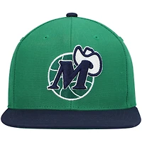 Men's Mitchell & Ness Green/Navy Dallas Mavericks Hardwood Classics Team Two-Tone 2.0 Snapback Hat