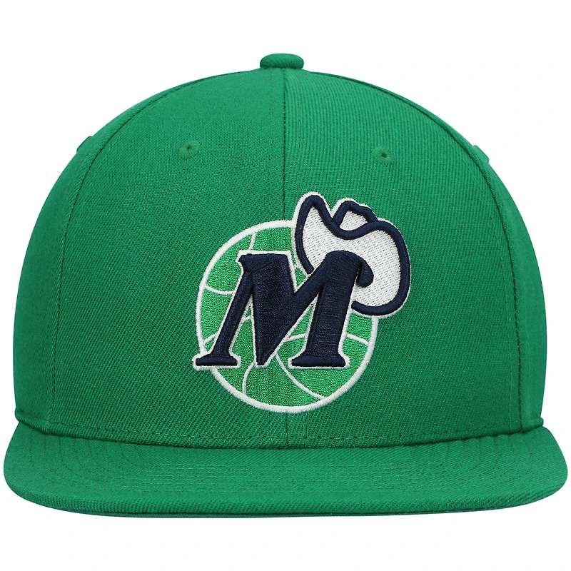 Men's Mitchell & Ness Green Dallas Mavericks Hardwood Classics Team Ground 2.0 Snapback Hat