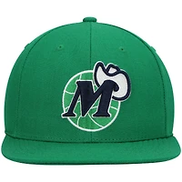 Men's Mitchell & Ness Green Dallas Mavericks Hardwood Classics Team Ground 2.0 Snapback Hat