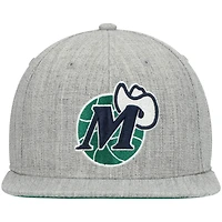 Men's Mitchell & Ness Heathered Gray Dallas Mavericks Hardwood Classics Team 2.0 Snapback Hat