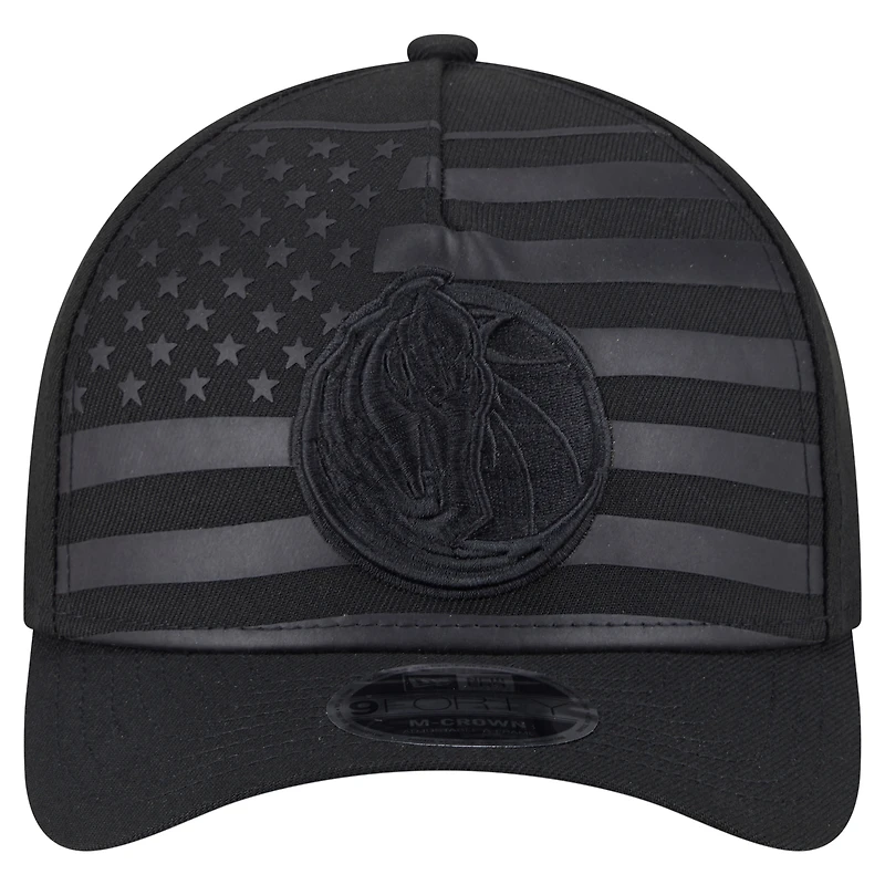 Casquette ajustable A-Frame 9FORTY noire pour homme avec drapeau du jour de match des Dallas Mavericks de New Era