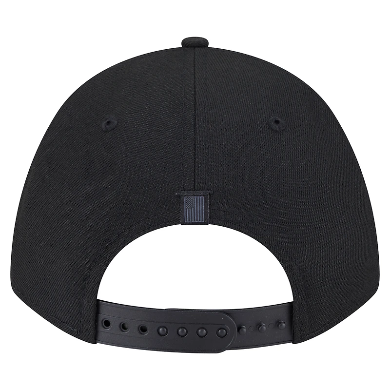 Casquette ajustable A-Frame 9FORTY noire pour homme avec drapeau du jour de match des Dallas Mavericks de New Era