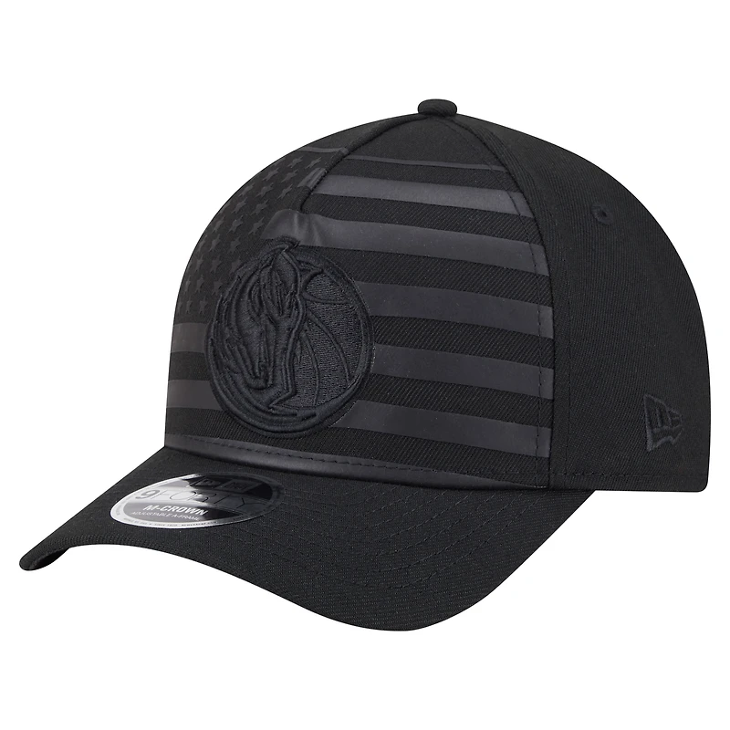 Casquette ajustable A-Frame 9FORTY noire pour homme avec drapeau du jour de match des Dallas Mavericks de New Era