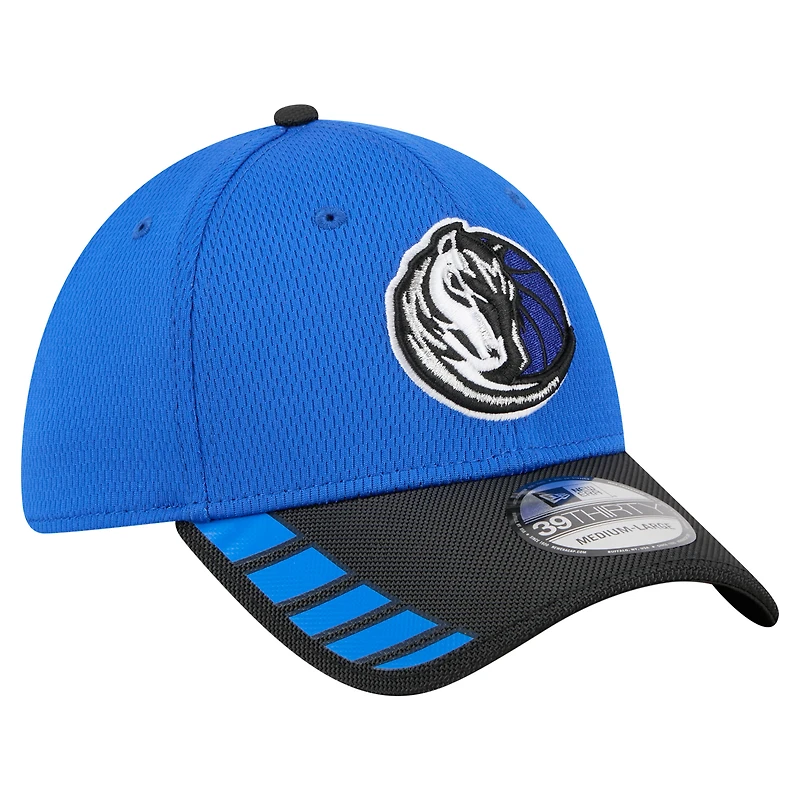 Casquette New Era bleue Dallas Mavericks Visor Hit 39THIRTY Flex pour homme