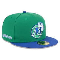 Casquette ajustée New Era verte et bleue Dallas Mavericks 2025/26 Classic Edition Jersey Hook 59FIFTY pour homme