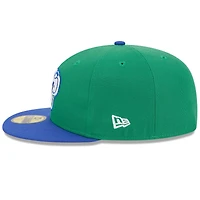 Casquette ajustée New Era verte et bleue Dallas Mavericks 2025/26 Classic Edition Jersey Hook 59FIFTY pour homme