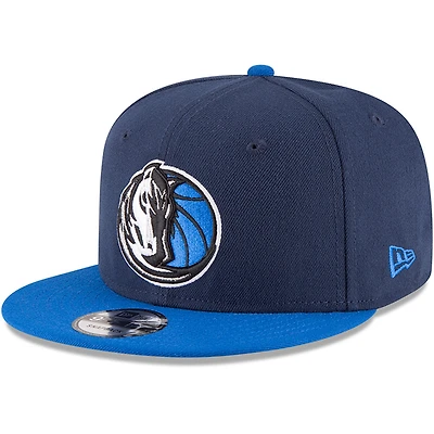 Casquette New Era 9FIFTY ajustable pour homme, bleu marine/bleu Dallas Mavericks bicolore
