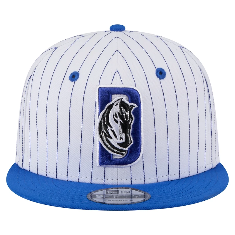 Casquette snapback 9FIFTY blanche à rayures fines Deceptor des Dallas Mavericks de New Era pour homme